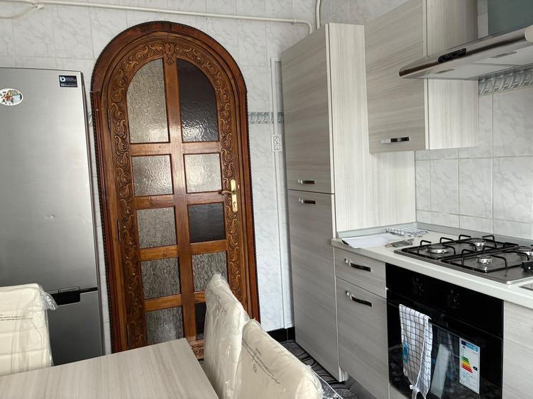 Apartament cu 2 camere decomandat, mobilat în Nicolina