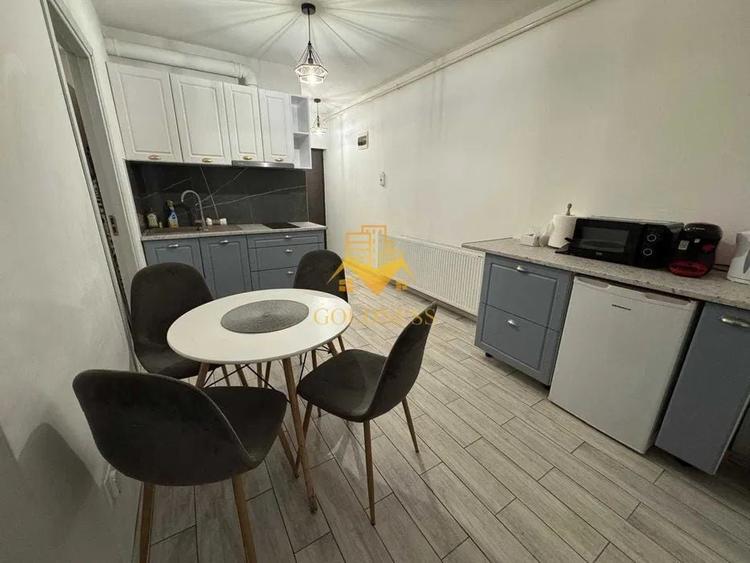 Apartament cu 3 camere decomandat, mobilat în Florești