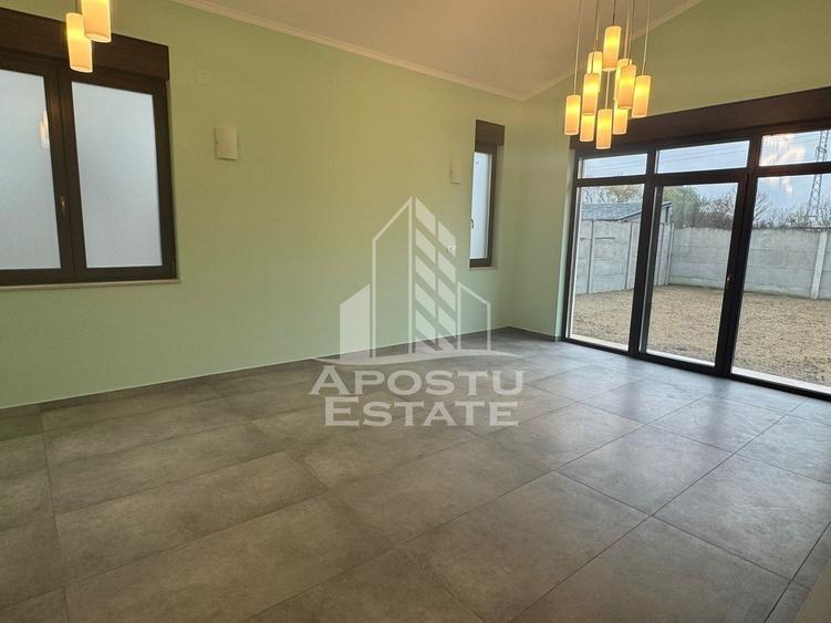 Casă individuală cu 4 camere cu Canalizare în Ghiroda