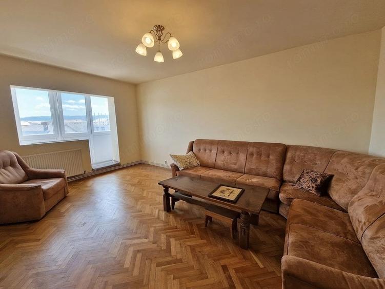 Apartament cu 4 camere decomandat în Ștrand