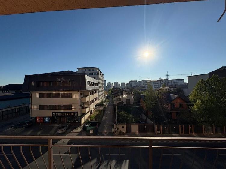 Apartament cu 2 camere decomandat în Roșu