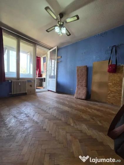 Apartament cu 3 camere semidecomandat în Domenii