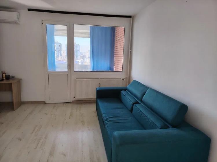 Apartament cu 3 camere semidecomandat, mobilat în Liviu Rebreanu