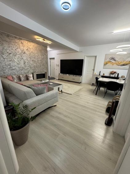 Apartament cu 2 camere decomandat, mobilat în Tomis Plus