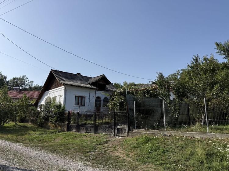 Casă cu 4 camere în Valea Siliștii