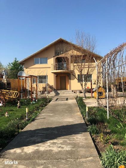 Casă cu 6 camere cu Teren 1500 Mp în Gara de Nord