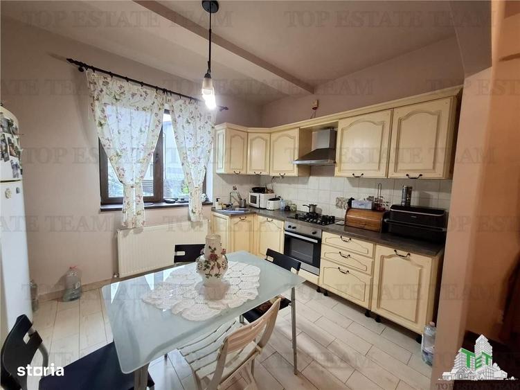 Casă cu 4 camere în Ostratu
