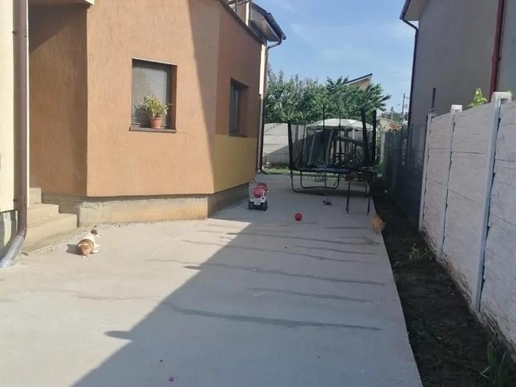 Casă individuală cu 5 camere cu Teren 400 Mp în Nord