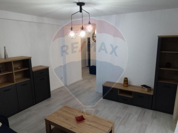 Apartament cu 2 camere decomandat, mobilat în Republicii