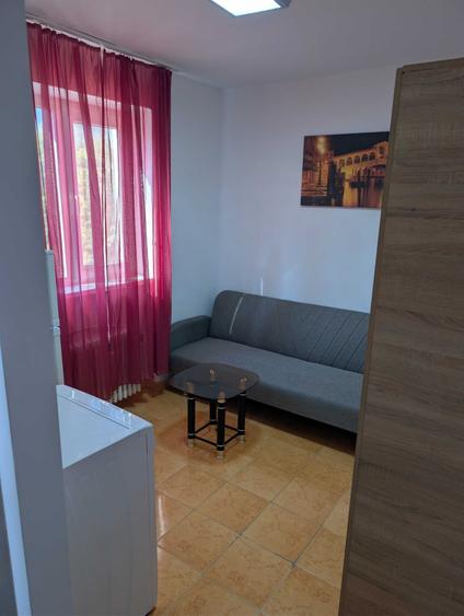 Garsonieră decomandată în Central