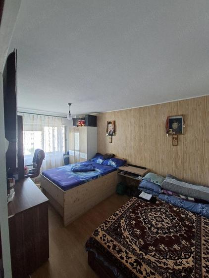 Apartament cu 3 camere decomandat în Bartolomeu