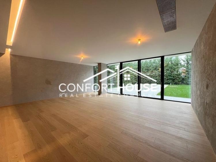 Casă individuală cu 7 camere cu Piscina în Iancu Nicolae