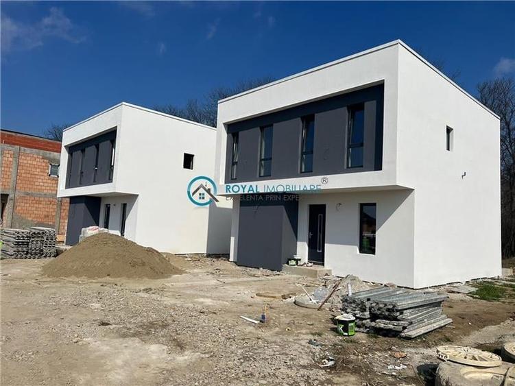 Casă individuală cu 4 camere cu Garaj în Bucov
