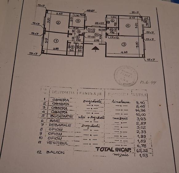 Apartament cu 4 camere semidecomandat în P-ța Victoriei