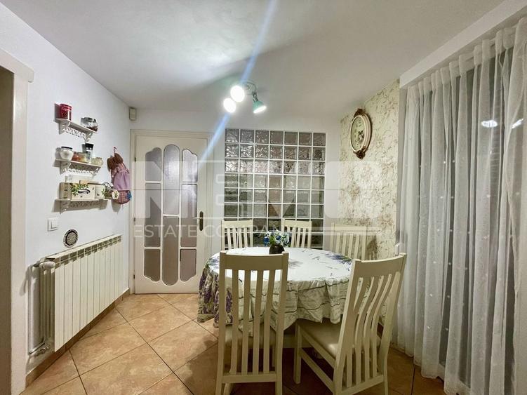 Casă individuală cu 5 camere cu Canalizare în Voitinel