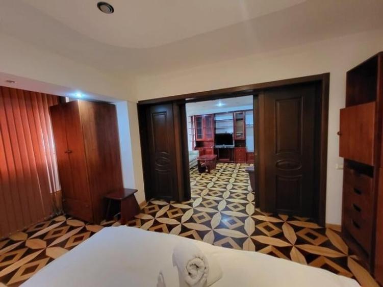 Apartament cu 3 camere semidecomandat, mobilat în P-ța Muncii