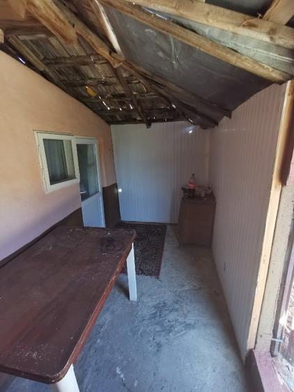 Casă individuală cu 2 camere cu Teren 700 Mp în Dumești