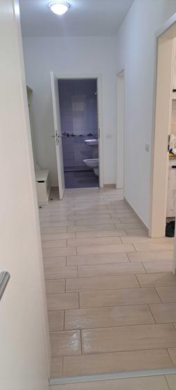 Apartament cu 2 camere decomandat în Tractorul