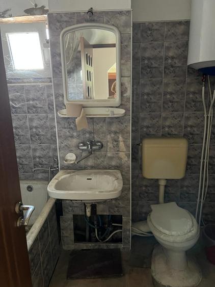 Apartament cu 3 camere semidecomandat în Valea Călugărească