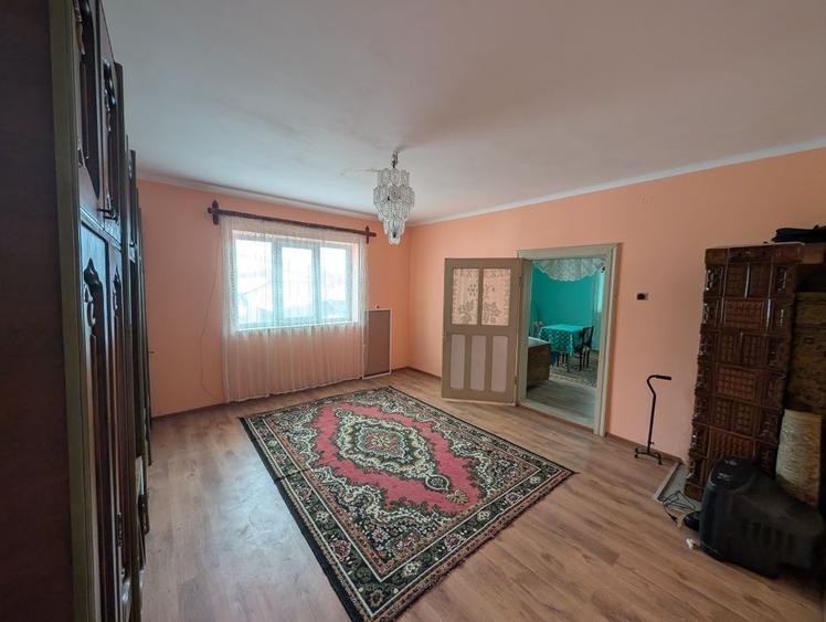 Casă cu 4 camere în Dumitra
