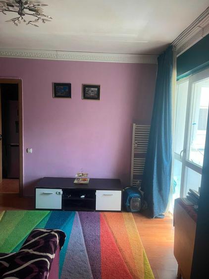 Apartament cu 2 camere semidecomandat în Berceni