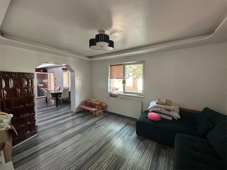 Casă cu 6 camere cu Teren 238 Mp în Central