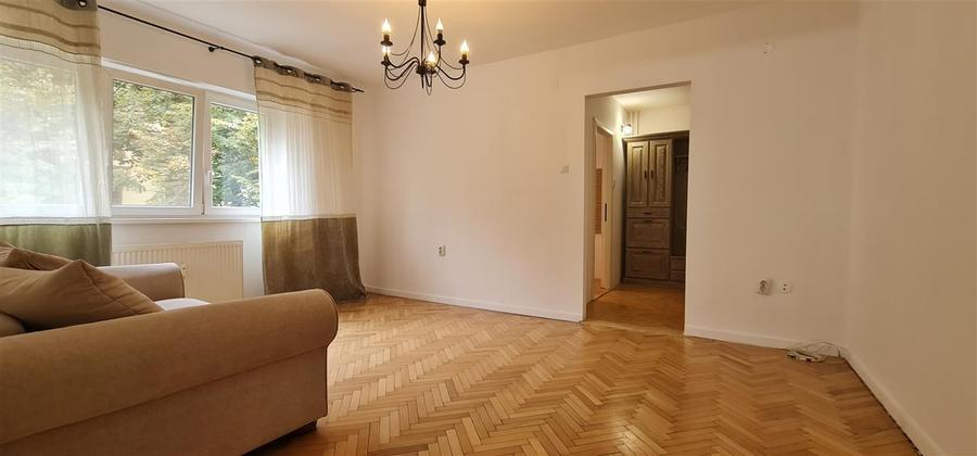Apartament cu 2 camere semidecomandat, mobilat în Podgoria