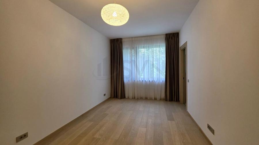 Apartament cu 3 camere semidecomandat în Grădina Icoanei