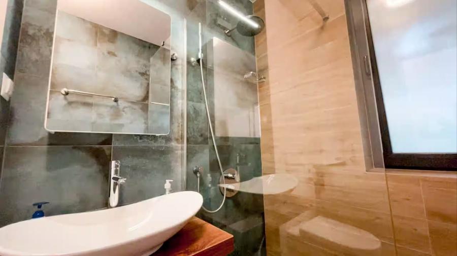 Apartament cu 2 camere semidecomandat, mobilat în Bună Ziua
