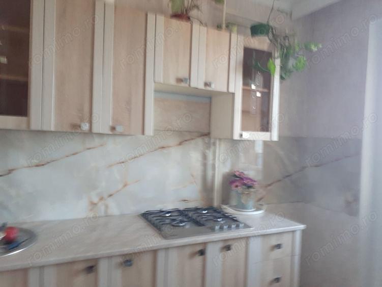 Garsonieră decomandată în Planete