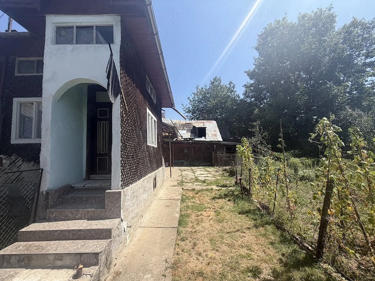 Casă cu Teren 7000 Mp în Central