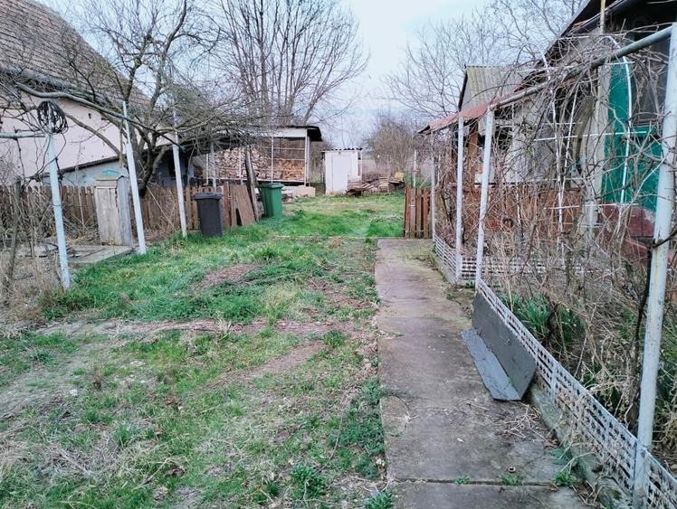 Casă cu 3 camere cu Teren 1500 Mp în Macedonia
