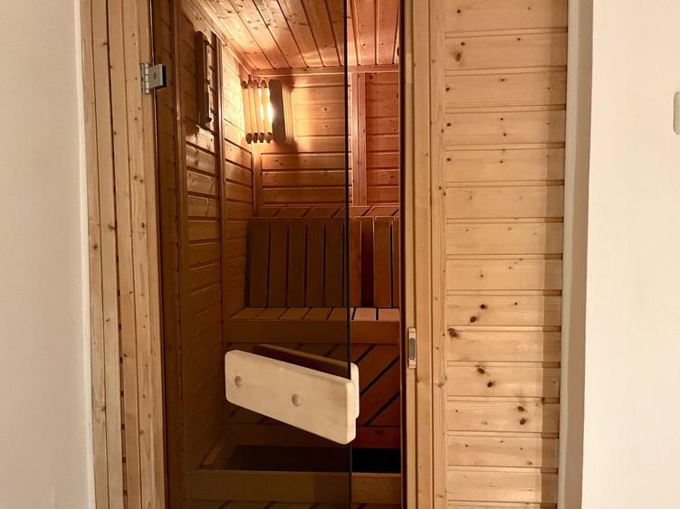 Casă individuală cu 9 camere cu Canalizare în Aviatorilor