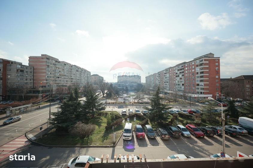 Apartament cu 3 camere semidecomandat în Rogerius