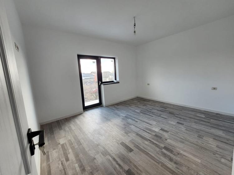 Casă individuală cu 4 camere cu Canalizare în Miroslava