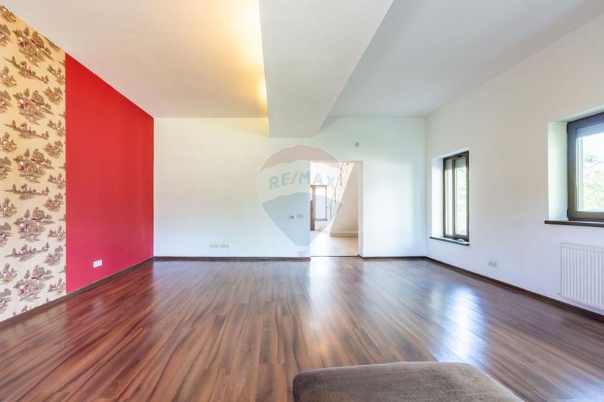 Casă individuală cu 5 camere cu Teren 2436 Mp în Alexandriei