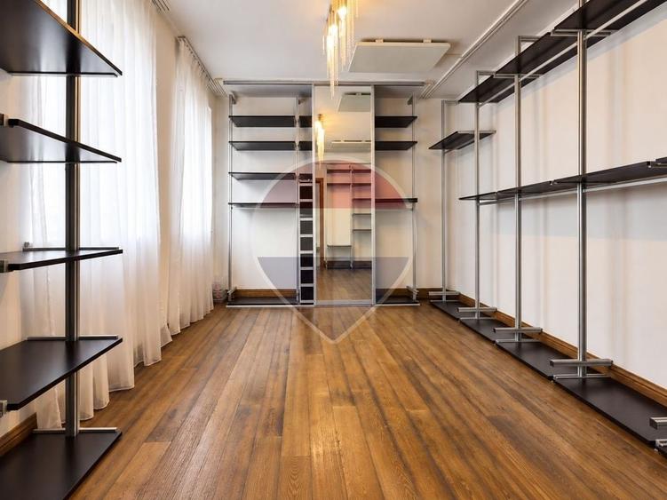 Penthouse cu 4 camere decomandat în Băneasa