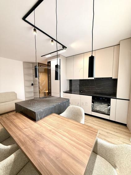 Apartament cu 3 camere semidecomandat, mobilat în Florești