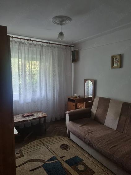 Apartament cu 3 camere decomandat în Canta