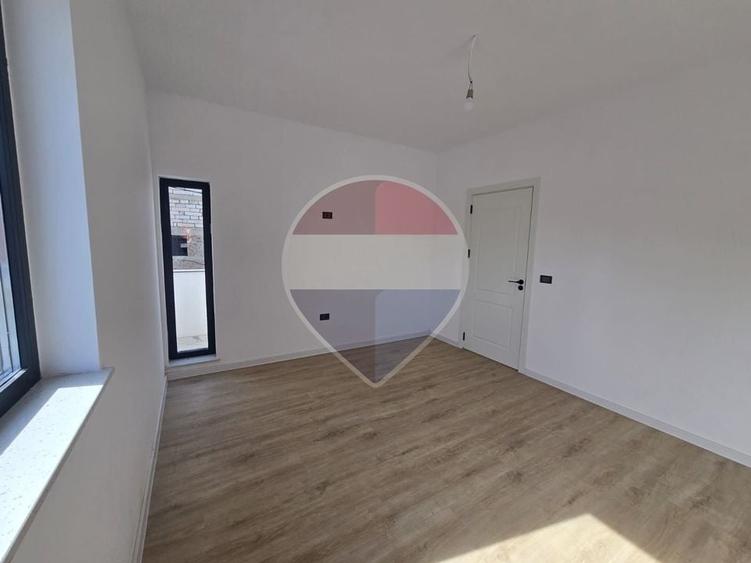 Casă individuală cu 4 camere cu Teren 350 Mp în Sud-Est