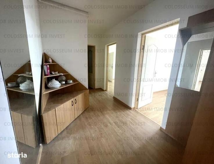 Apartament cu 3 camere decomandat în Astra