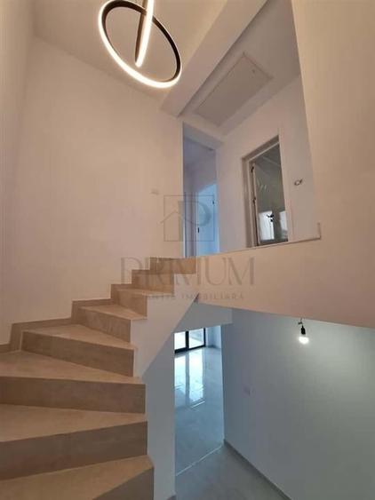 Duplex cu 5 camere cu Teren 287 Mp în Chișoda