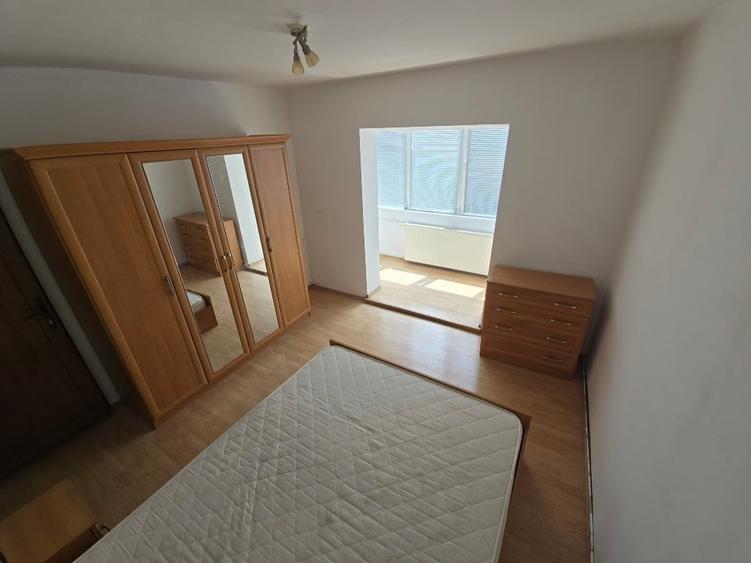 Apartament cu 3 camere decomandat, mobilat în Complex Studențesc