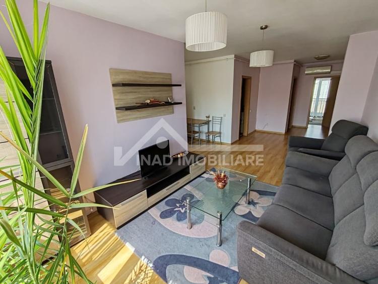 Apartament cu 3 camere semidecomandat, mobilat în Central