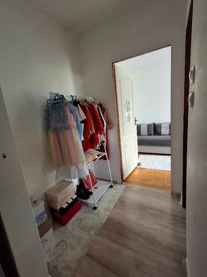 Apartament cu 3 camere semidecomandat în Exterior Vest