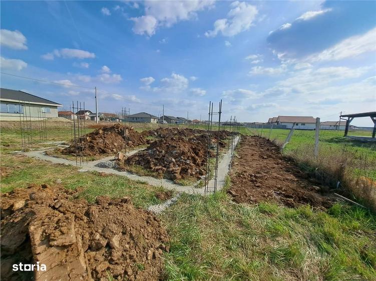 Casă cu 4 camere cu Teren 811 Mp în Biharia