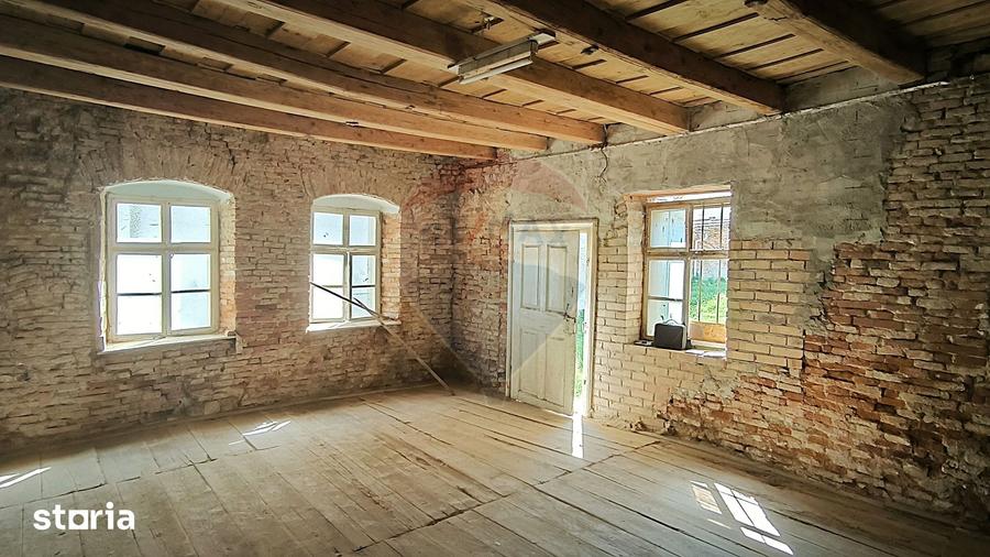 Casă cu 4 camere cu Teren 1694 Mp în Biertan