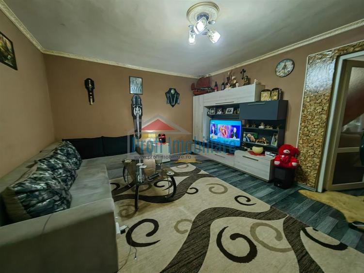 Apartament cu 2 camere semidecomandat, mobilat în Central