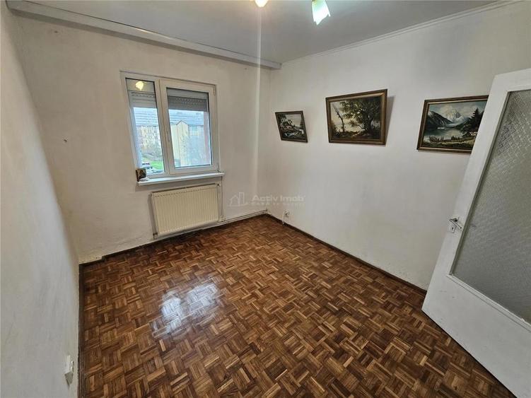Apartament cu 3 camere decomandat în Micro II
