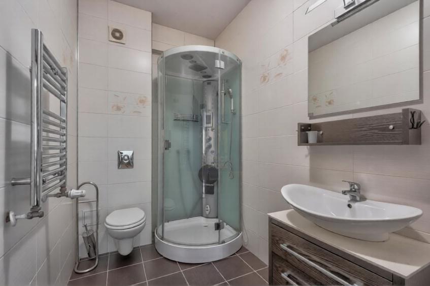 Apartament cu 3 camere decomandat, mobilat în Aviatorilor